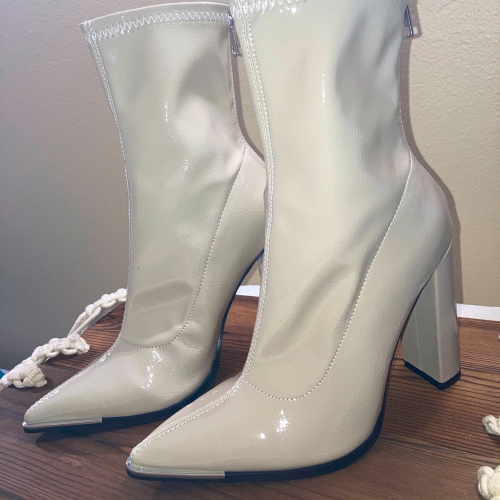 BRAND NEW Nude Public Desire booties